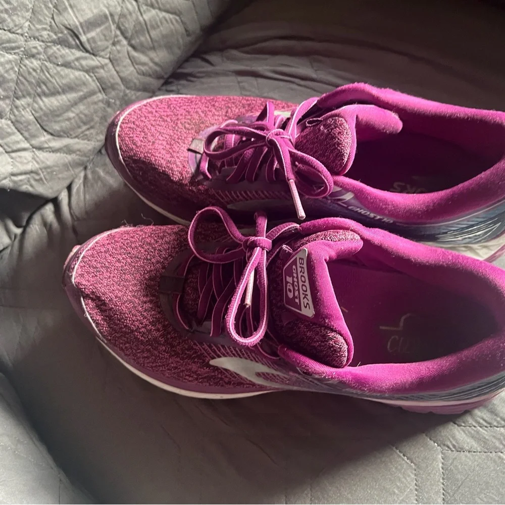 Brooks Women’s maroon Ghost 10 Sneakers